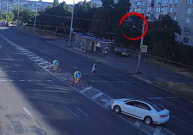 Накажут ли женщину, из-за которой произошло ДТП на Оболони. Фото: скрин из видео Патрульной полиции Киева 