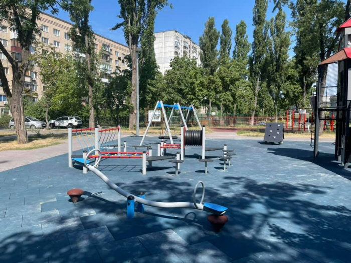 В Киевском сквере обустроили современную детскую площадку. Фото: "Киевзеленбуд"