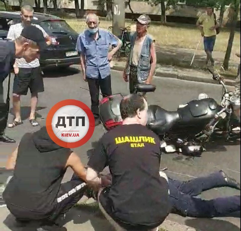 В Киеве за день произошло 2 серьёзных ДТП с участием мотоциклов. Есть пострадавшие