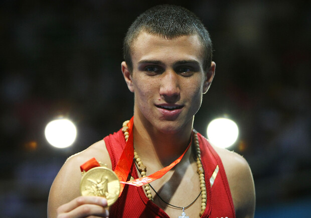 Экс-тренер Кличко заявил, что олимпийская медаль Василия Ломаченко куплена. Фото: essentiallysports.com