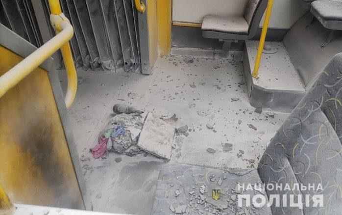 В Киевский троллейбус бросили "коктейль Молотова". Есть пострадавшая, - ФОТО, ВИДЕО