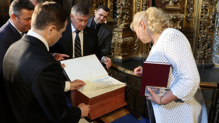 В Киеве представили самую большую рукописную Библию в стране