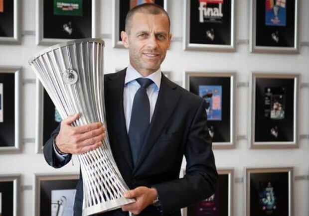 УЕФА показал трофей новой Лиги конференций. Фото: uefa.com