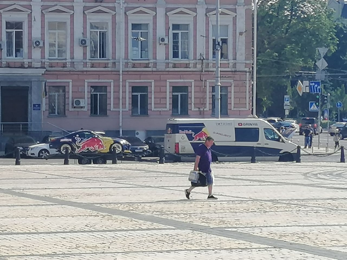 На Софийской площади устроили опасный дрифт. Antonio