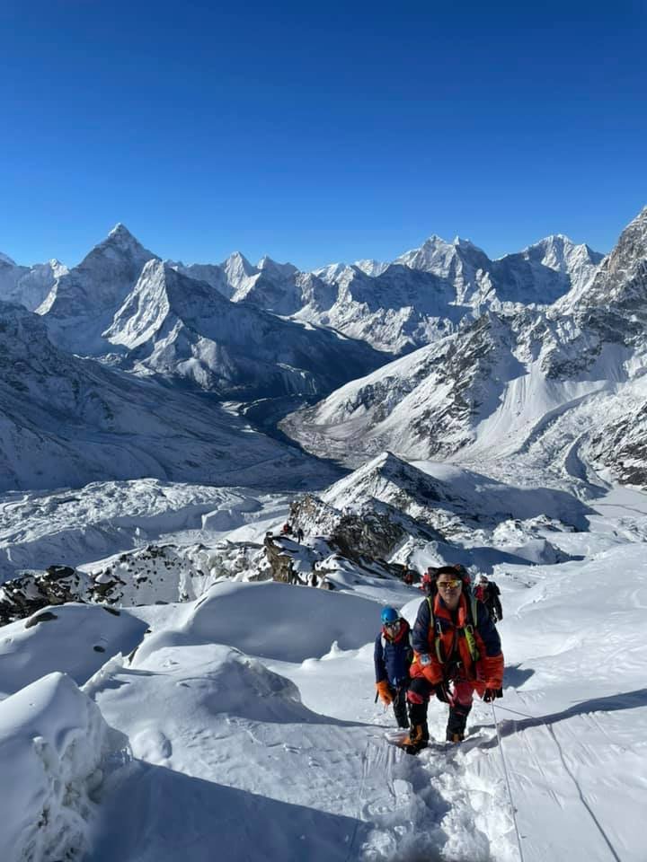 Двое киевлян-альпинистов впервые покорили Эверест, - ФОТО