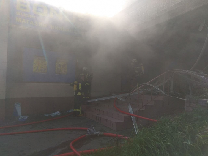 На Шулявке произошел пожар в магазине. Фото: ГСЧС
