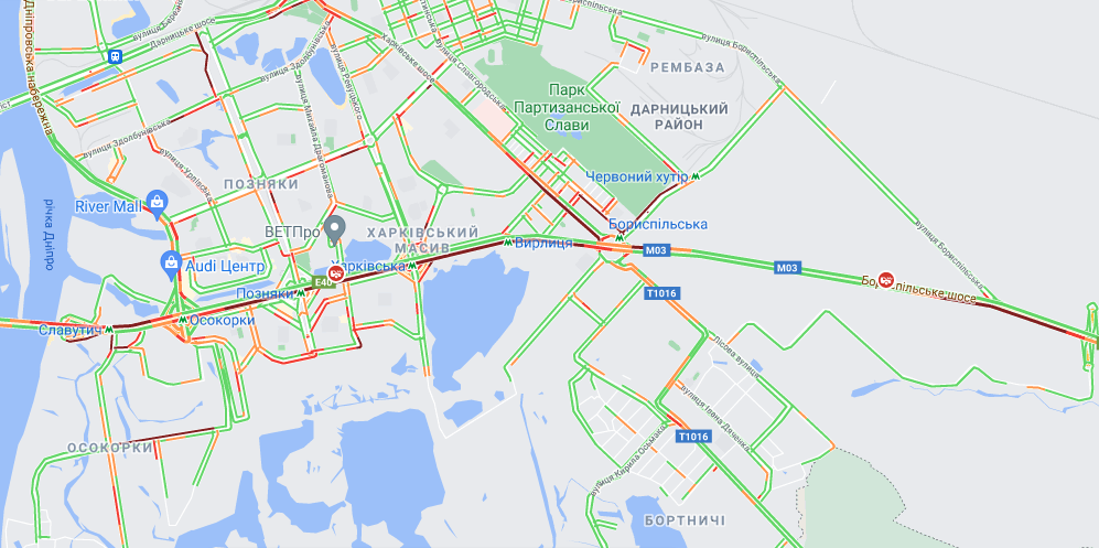 Освобождение Киева: на выездах из города перед выходными скопились большие пробки