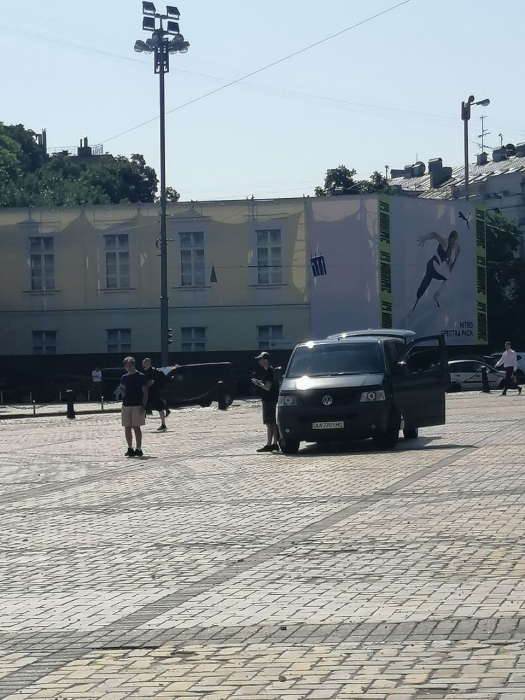 На Софийской площади устроили опасный дрифт. Фото: Antonio