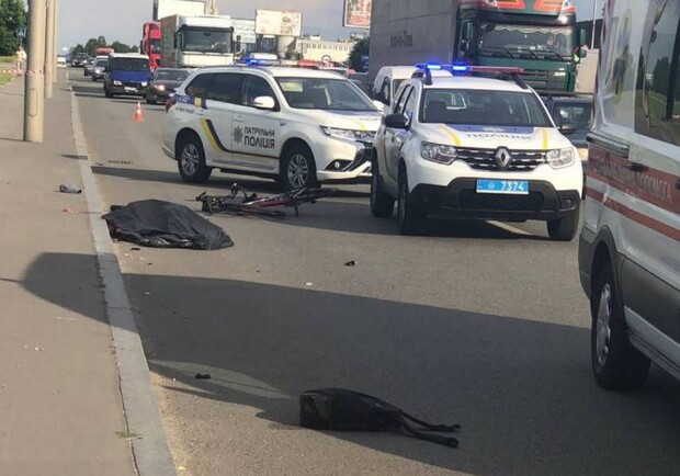На Кольцевой грузовик насмерть сбил велосипедиста. Фото: Новини.LIVE.