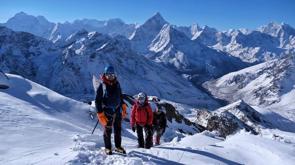Двое киевлян-альпинистов впервые покорили Эверест, - ФОТО
